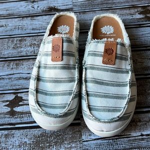 Yellowbox Otley slip ons